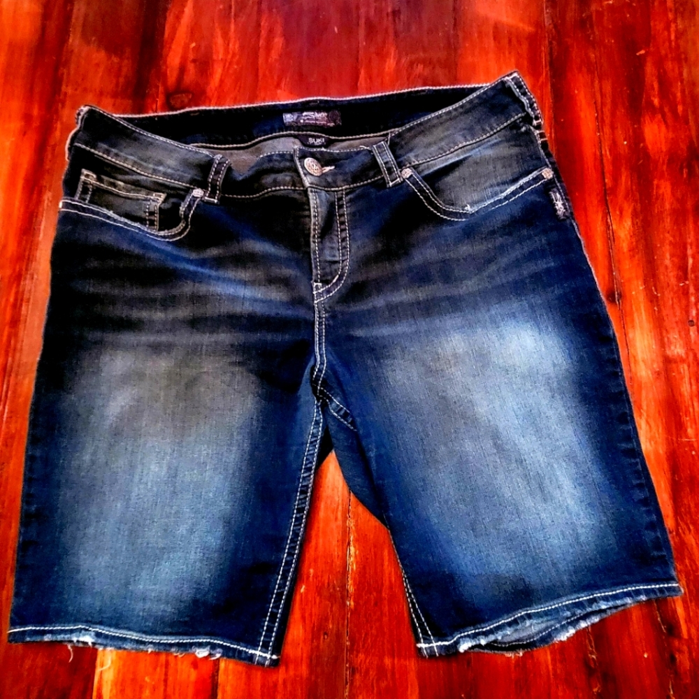 Plus size Silver Bermuda shorts